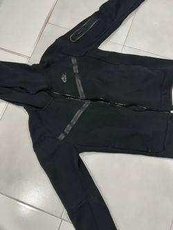 black nike tech