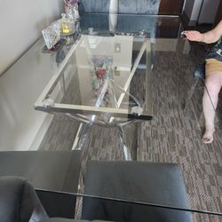 Gorgeous glass table !