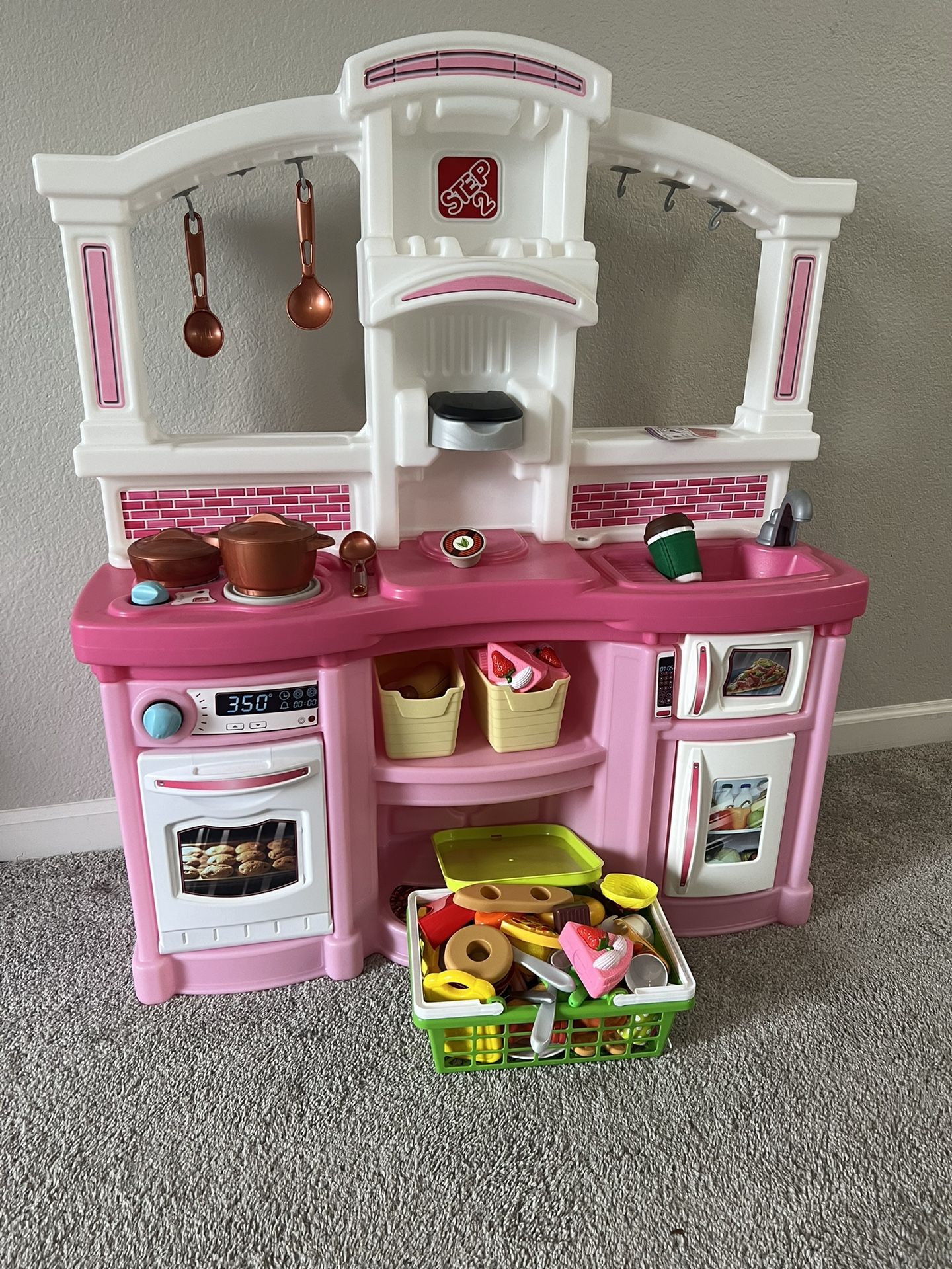 Kid’s kitchen $25 All Toys Included 