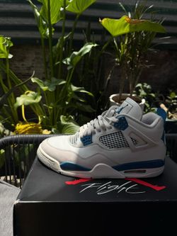 Jordan 4's Military Blue 🩵