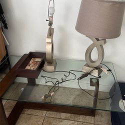 Coffee table and two lamps