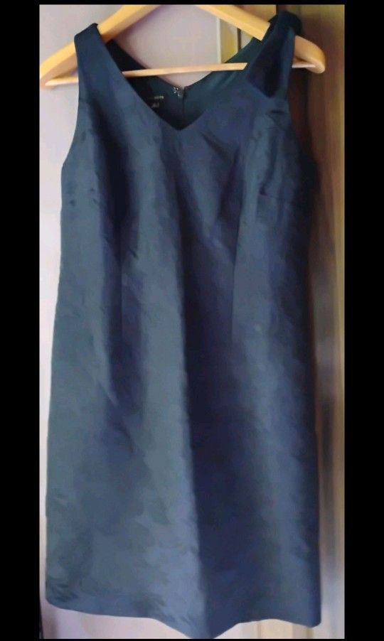 Talbots Floral Embossed Sleeveless V-Neck Sheath Dress With Bow Accent Size 6