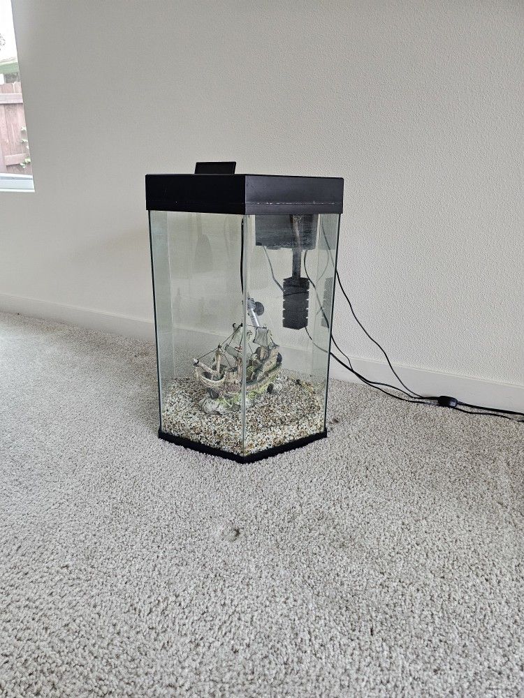 Hexagonal 20 Gallon Aquarium