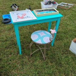 Girls Desk And Chair 