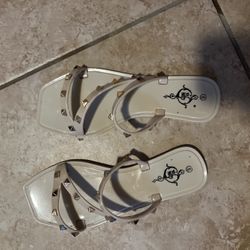 Woman’s Sandals Size 6