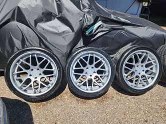 Vendo un Set completo de llantas y rines medida son 255/35/R19s marca vertini concave Rsf2.5 marca de llanta son VEZDA UHP A/S KENDA 5x112 5x114.