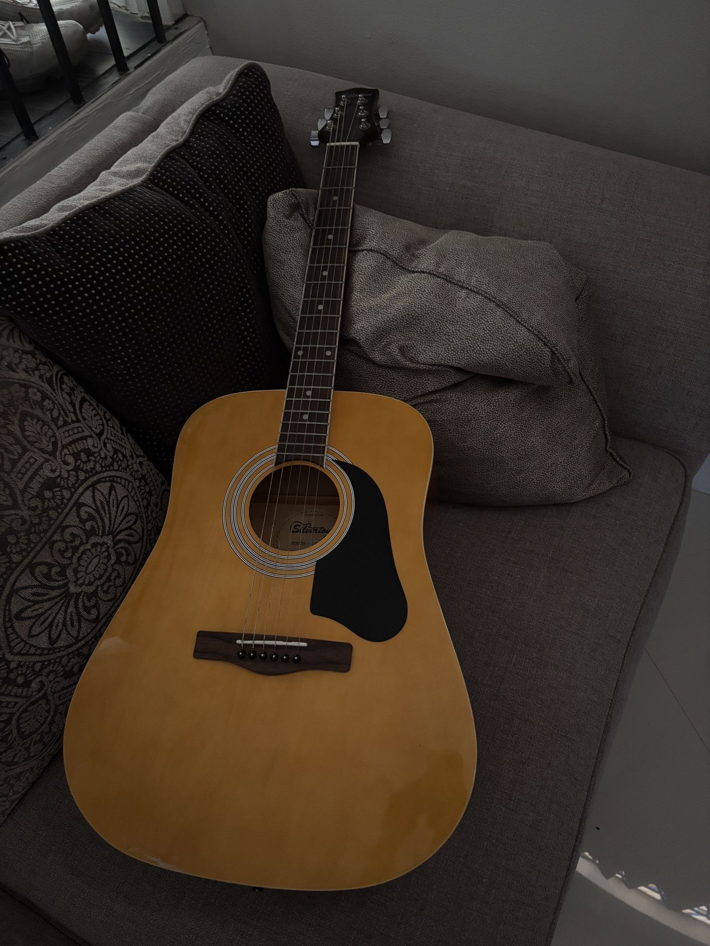 Acoustic Guitar 🎸 Nice Look!