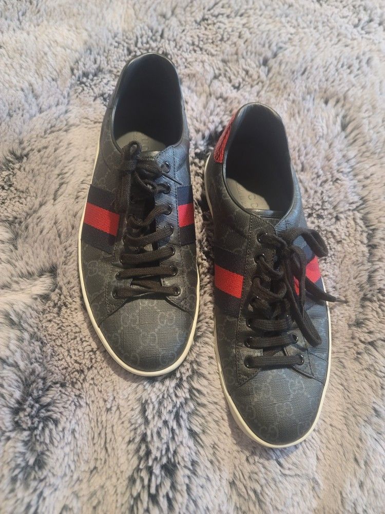 GUCCI ACE SNEAKERS GG SUPREME SIZE 9 $350