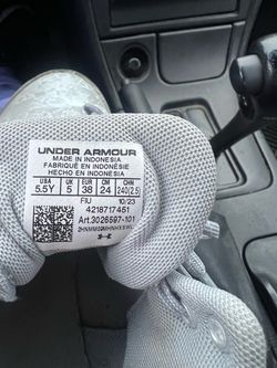 Youth football cleats
