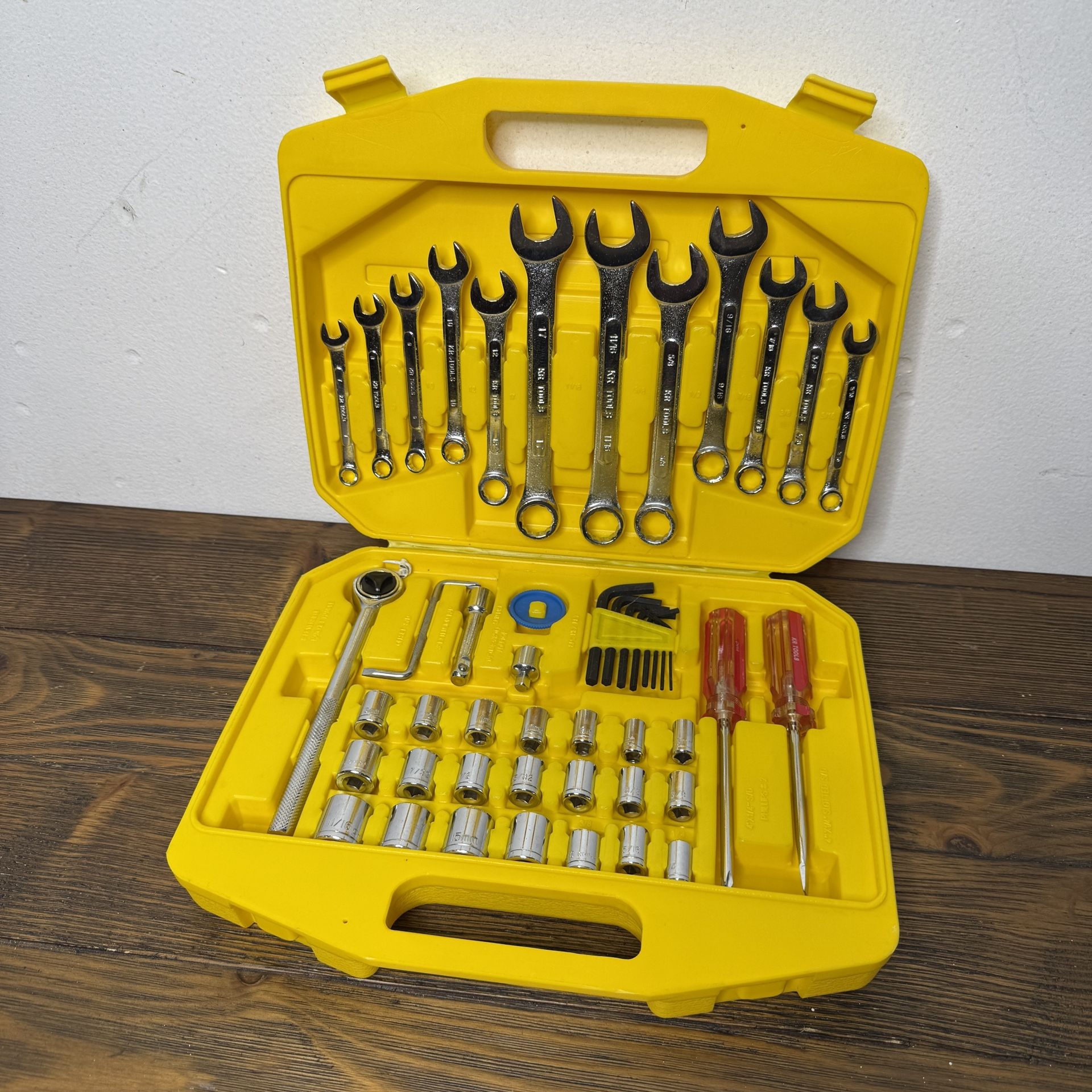 Tool Set in Case Wrenches Socket Set
