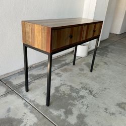 Console / Entry table 