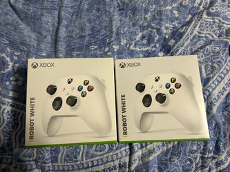 3 Xbox Controllers – For Parts or Repair