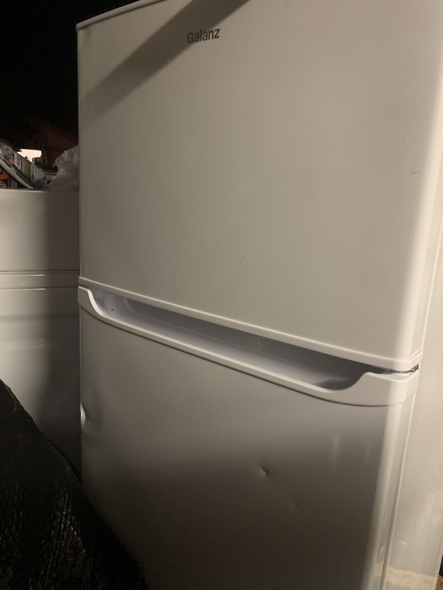 Galanz Compact Refrigerator White 7.6 cu. ft. for Sale in Las Vegas, NV