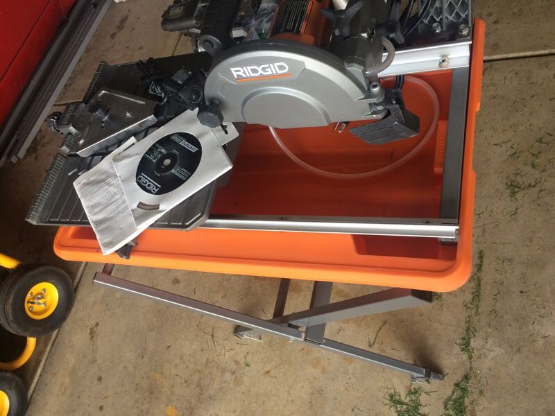 Ridgid R4030 7" sliding wet tile saw with laser