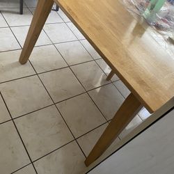 Wood Dining Table  ($40 OBO - Mejor oferta) 