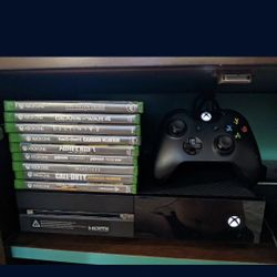 Xbox  $100.00  - 9 Games, 2 Controllers, Headphone
