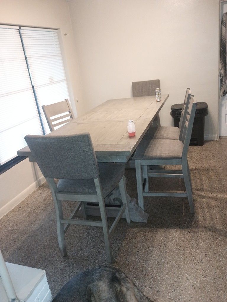 Dining Table Large ND Can Be Made Smaller