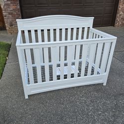 Delta Children 4-in-1 Convertible Crib 