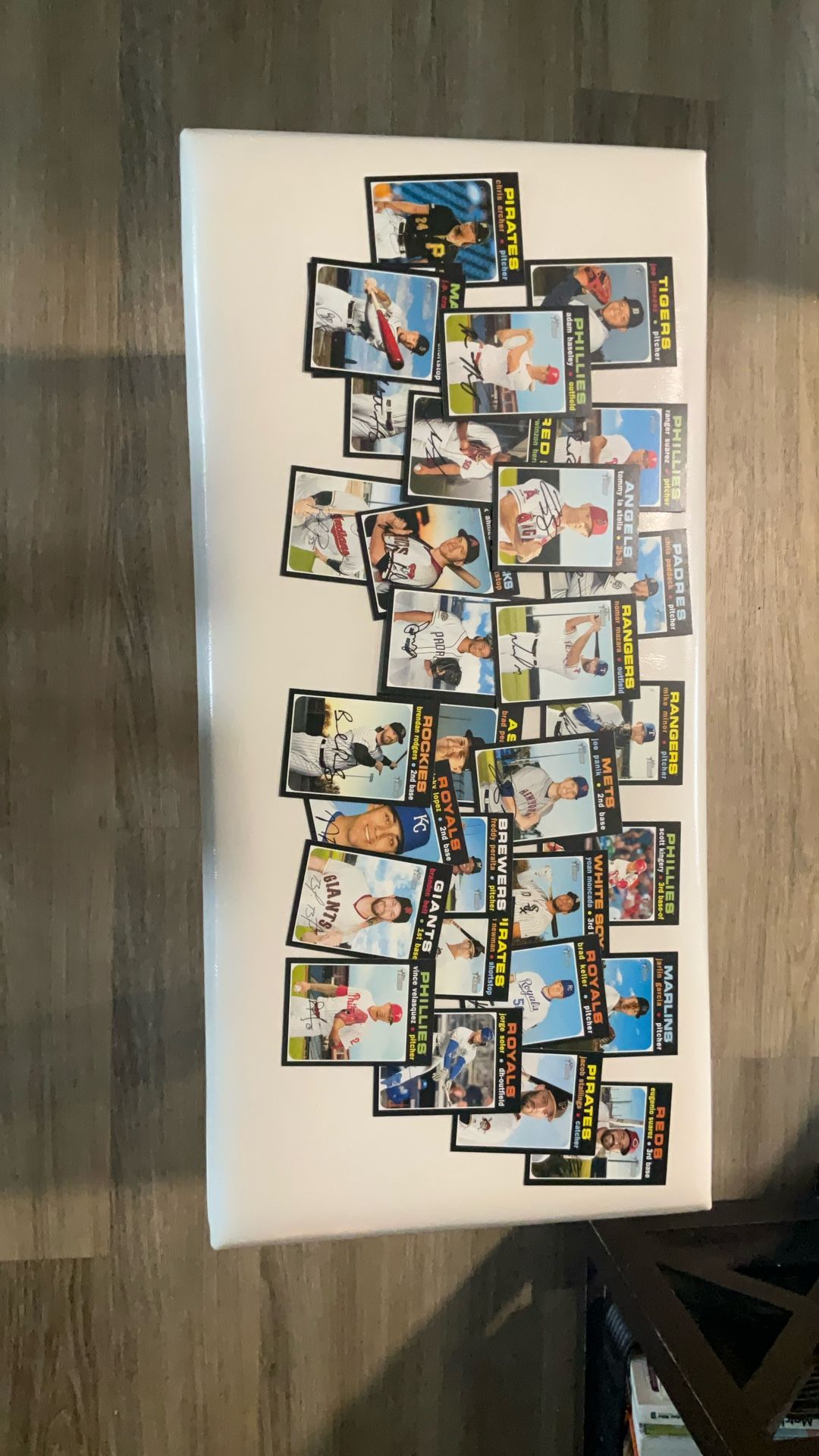 Lot Of 30 Heritage Topps Baseball Card Set.