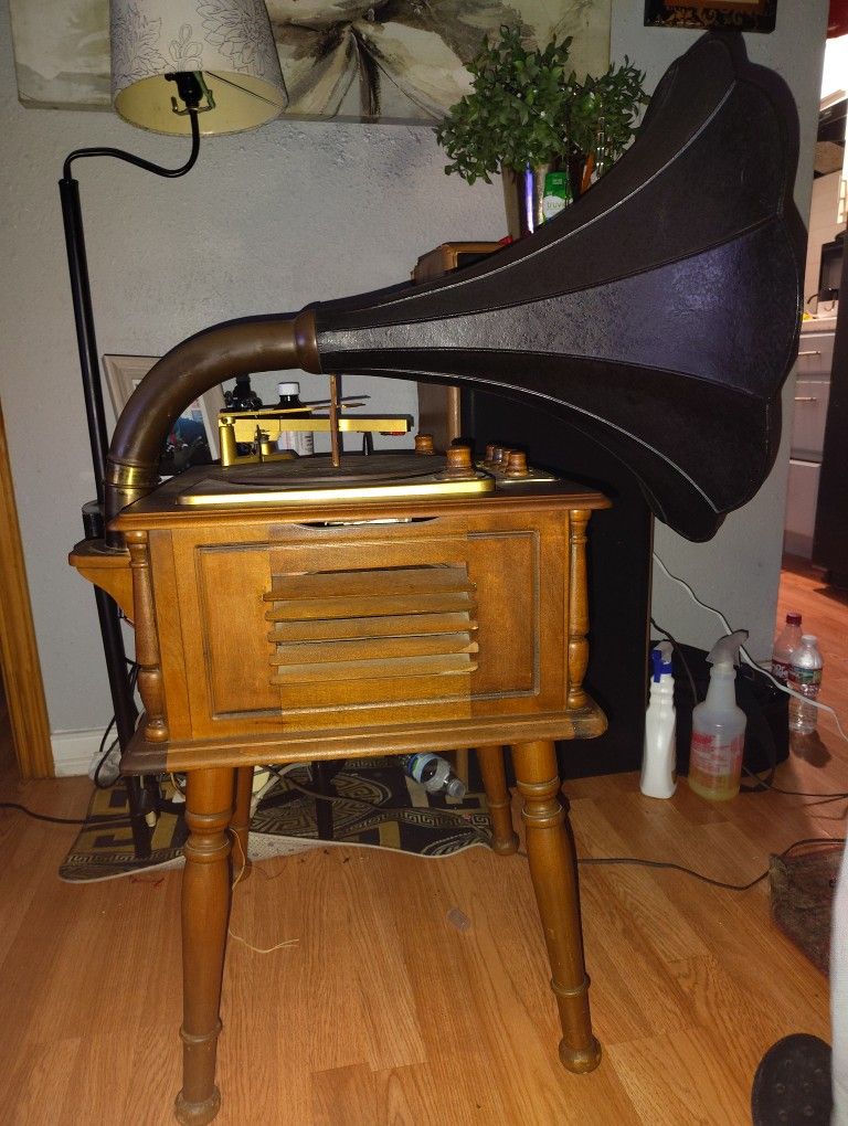 Grafanoli made by Guild in 1959 Model 785