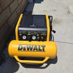 Dewalt 4.5g Air Compressor 