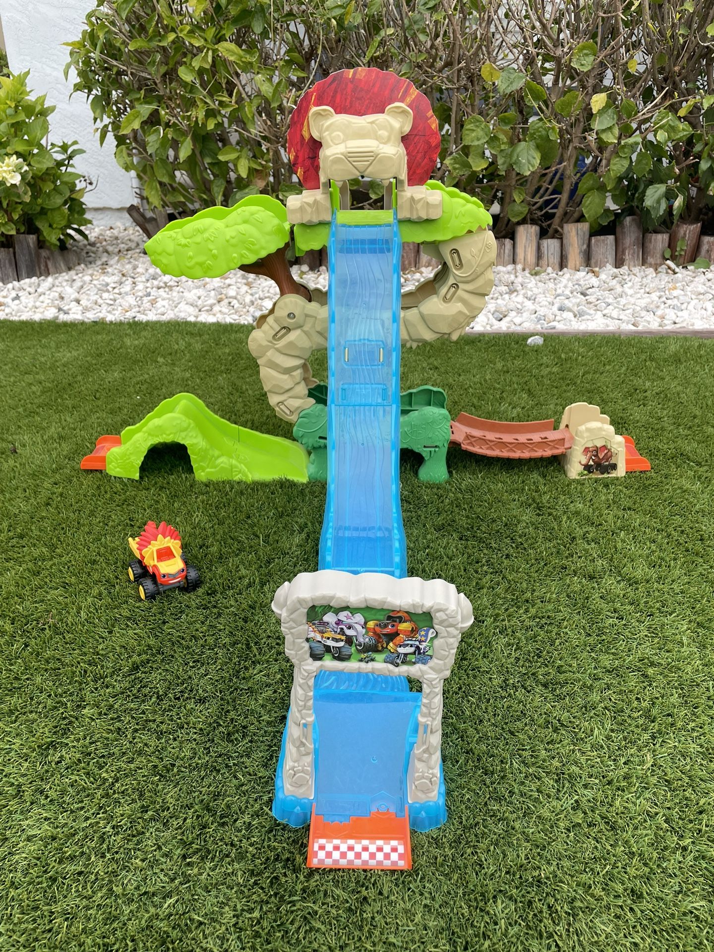 Blaze And The Monster Machine, Animal Island Stunt Speedway