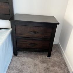 2 Nightstands 