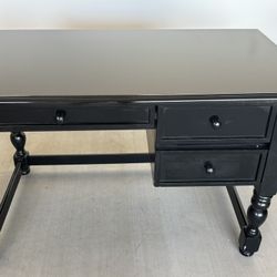 Black Desk