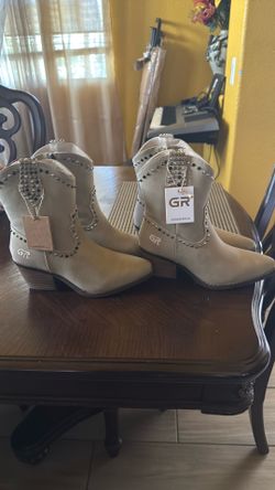 Botas nuevas $15. each