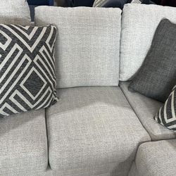 OM• $38 Initial • Brand New// koraly 3 piece sectional