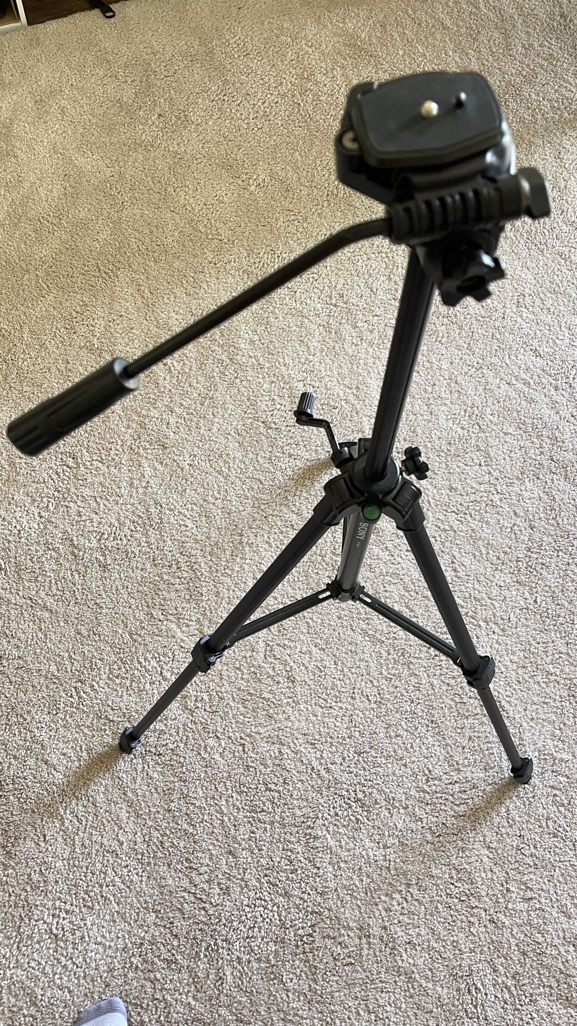 Couldn’t Shipping Sony VCT-R640 Video Camera Tripod Adjustable Legs 22"-57" Bubble Level 360