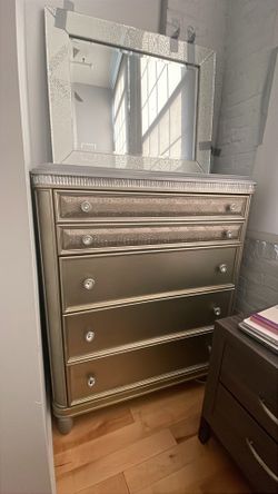 Champagne Silver 5-Drawer Dresser with Mirror