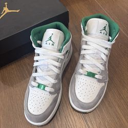 Nike air Jordan mid girls size 4