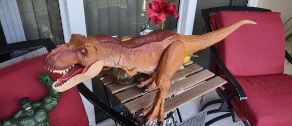 Jurassic World Super Colossal Tyrannosaurus Rex Figure