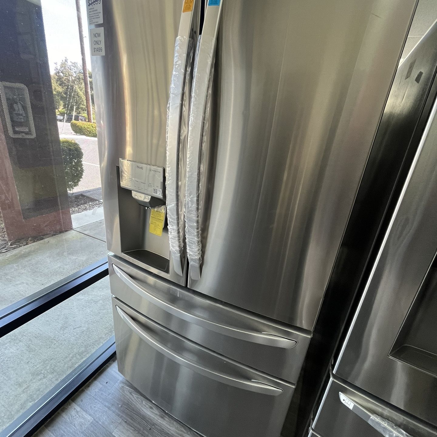 SPRING CLEARANCE! (MSRP $4000 / NOW $1499) LG 30 Cu Ft 4 Door French Door Refrigertor 