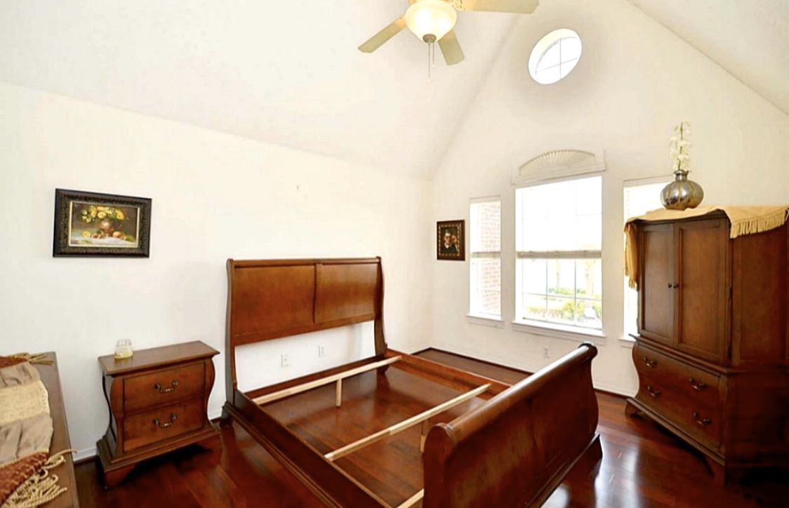 Beautiful Wooden Texan Style Queen Bedroom Set