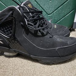 Size 10 Men Reeboks