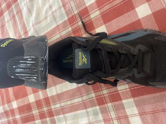 Reebok Guy Shoes Size 10 For Free