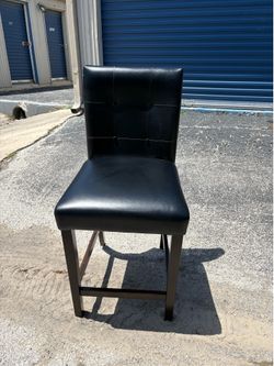 4 chairs or bar stools