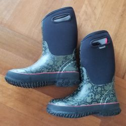 BOGS Youth Winter Rubber Boots Skulls Size 3  $30