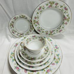 Noritake China Set For 10
