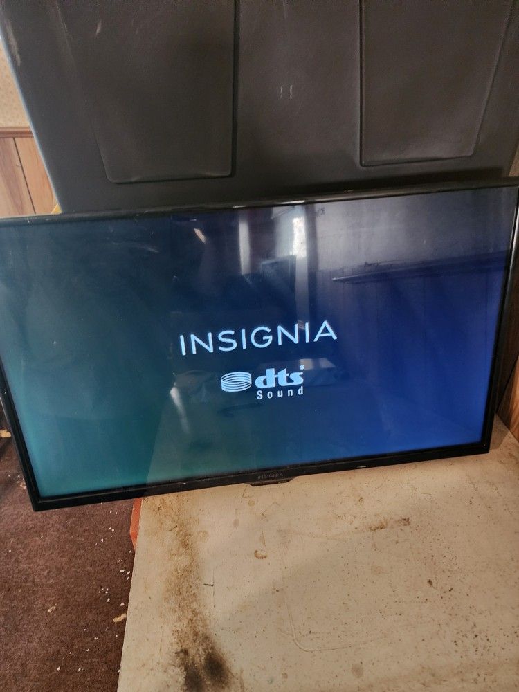 2 Insignia TV