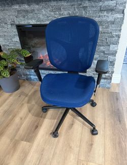 Ergonomic mesh/fabric blue office chair