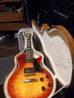 Led Paul guitar heritage cherry burst plays sounds great 400 cash  case included