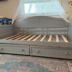 Daybed With Storage