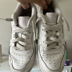 Size 5 Air Force 1’s
