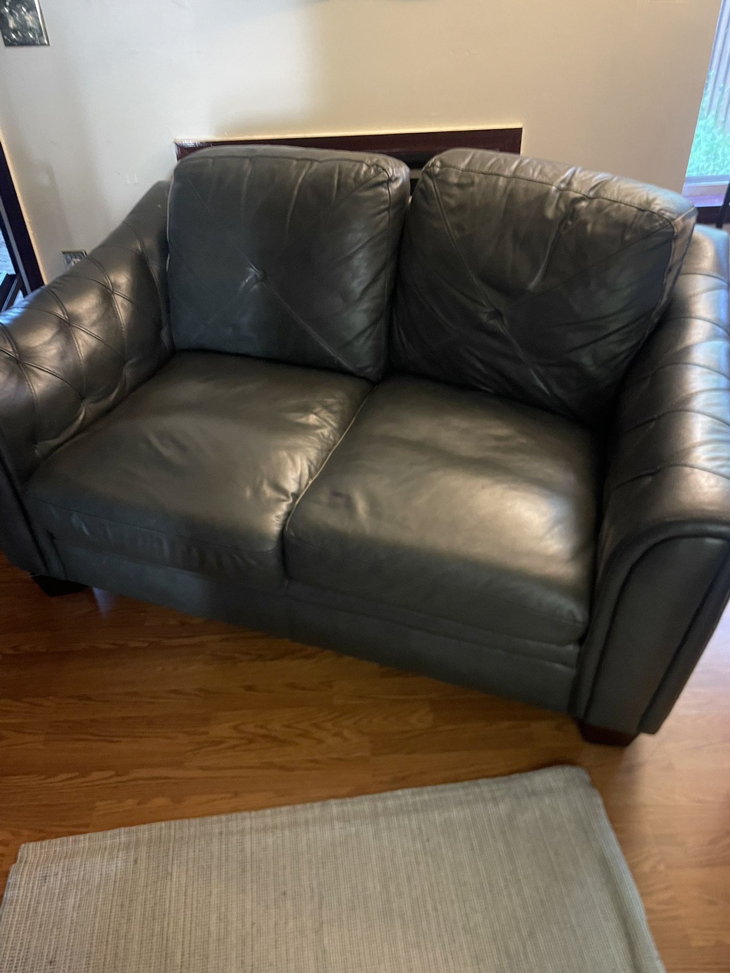 LoveSeat Good Condition