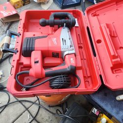 Milwaukee

SDS-MAX Demolition Hammer

STORE PRICE $669