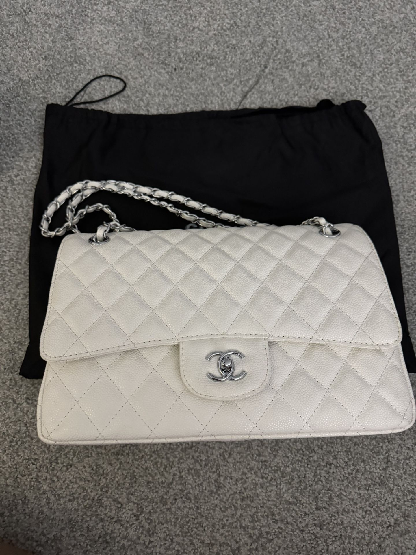 CHANEL Classic Jumbo white