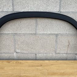 2018-2024 Chevrolet Traverse Front Right passenger side Fender Flare Wheel Molding  Oem.